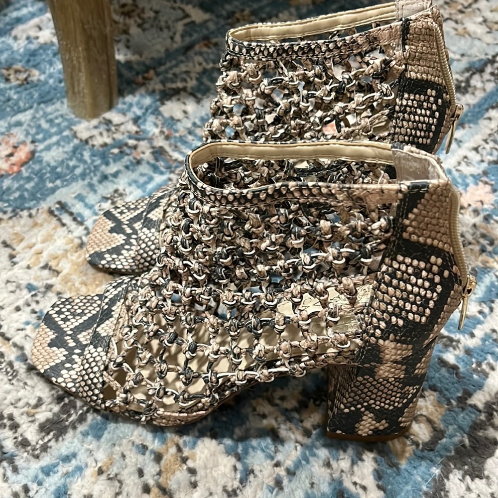 Never worn Vince Camuto peep toe
